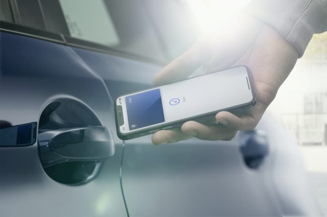 BMW už umí nabídnout odemykání iPhonem