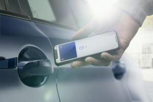 BMW už umí nabídnout odemykání iPhonem