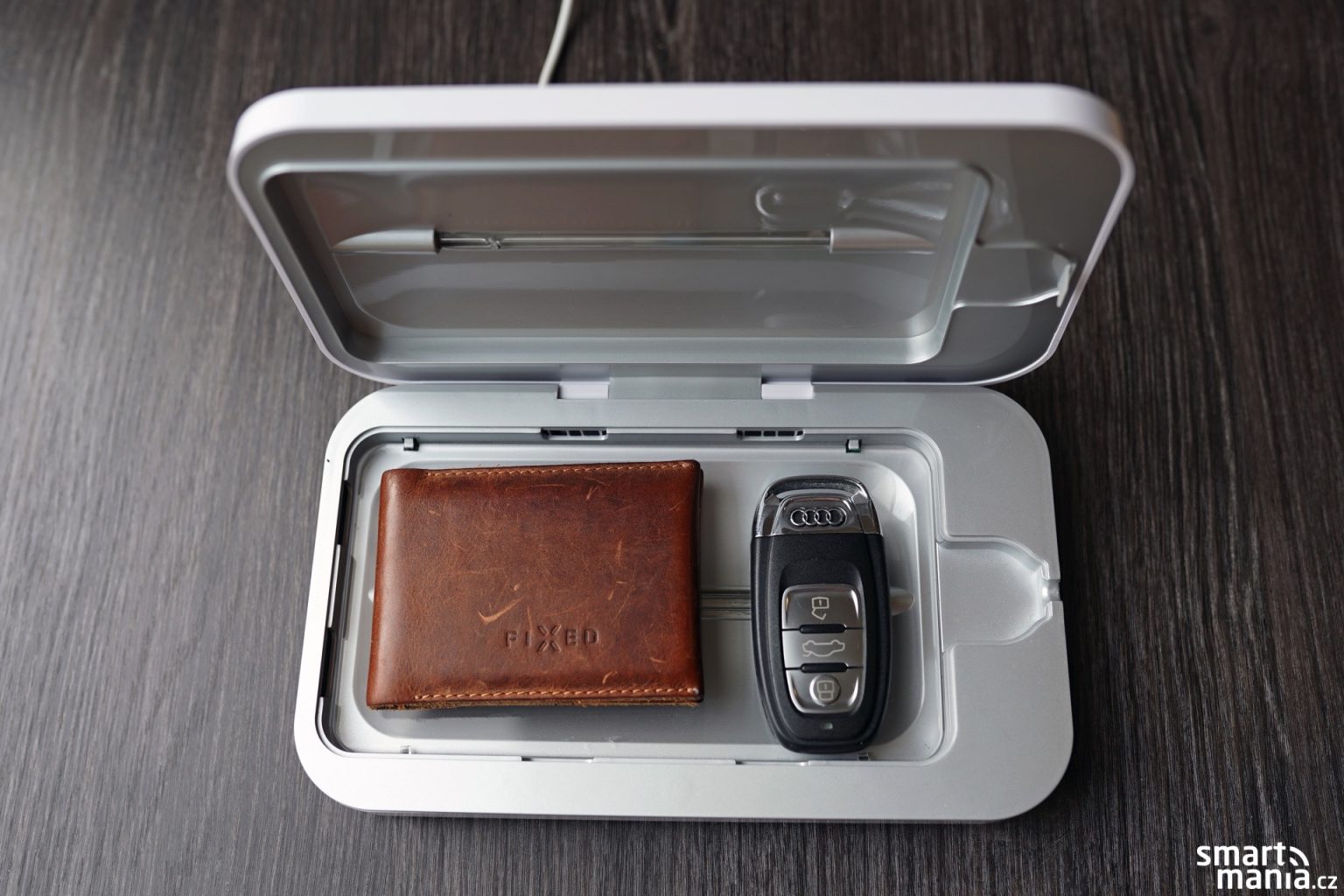 Test UV čističky PhoneSoap jednou možná bude součástí každé domácnosti SMARTmania.cz