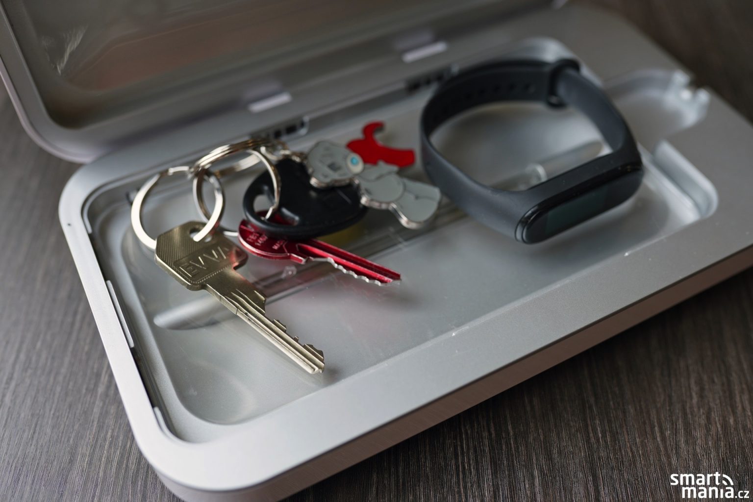 Test UV čističky PhoneSoap jednou možná bude součástí každé domácnosti SMARTmania.cz