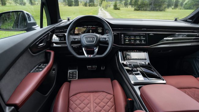 Audi SQ8 interiér
