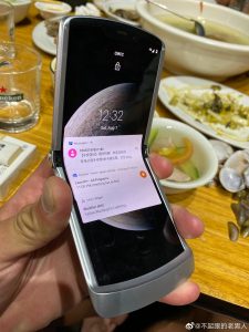 Moto Razr 5G 2