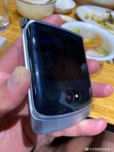 Moto Razr 5G 3