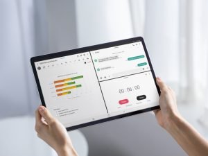 006 GalaxyTabS7plus lifestyle image
