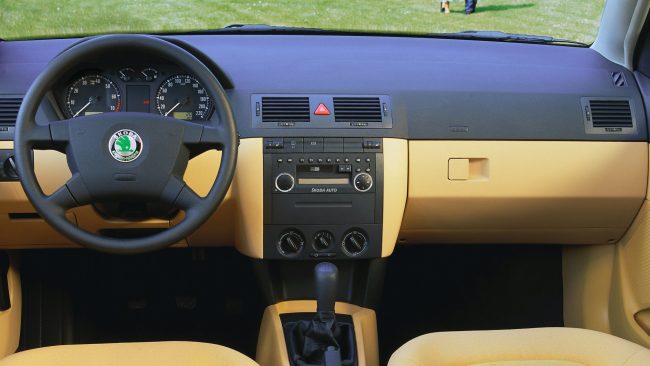 Rádio s funkcí přehrávání kazet ve Škodě Fabia