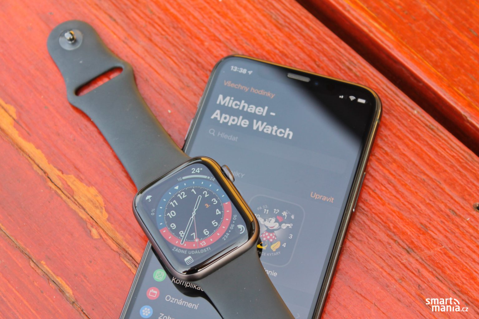 V Apple Watch lze aktivovat eSIM od T-Mobile. Volánà z hodinek stojà 99 KÄ mÄsÃÄnÄ