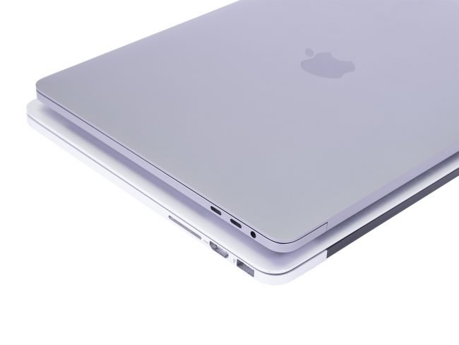 MacBook prava strana