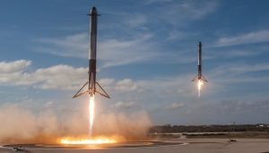 Raketa SpaceX Falcon 9 Booster při startu