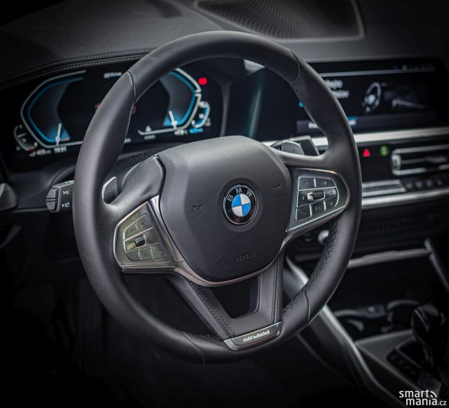 BMW 330e je recept, jak změnit petrolheadům pohled na hybridy. BMW 330e je recept, jak změnit petrolheadům pohled na hybridy.