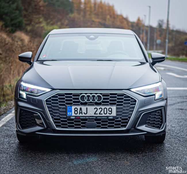 Vyjmenovávat dostupné technologie pro jízdu by bylo zbytečné. Audi A3 nabízí úplně vše, nabízí prakticky veškeré asistenty. Za příplatek můžete mít i světlomety LED Matrix. Vyjmenovávat dostupné technologie pro jízdu by bylo zbytečné. Audi A3 nabízí úplně vše, nabízí prakticky veškeré asistenty. Za příplatek můžete mít i světlomety LED Matrix.