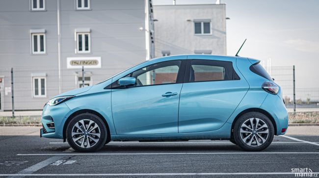 Renault ZOE 18 Zvenčí je ZOE maličké auto. Uvnitř je ale nečekaně hodně místa.