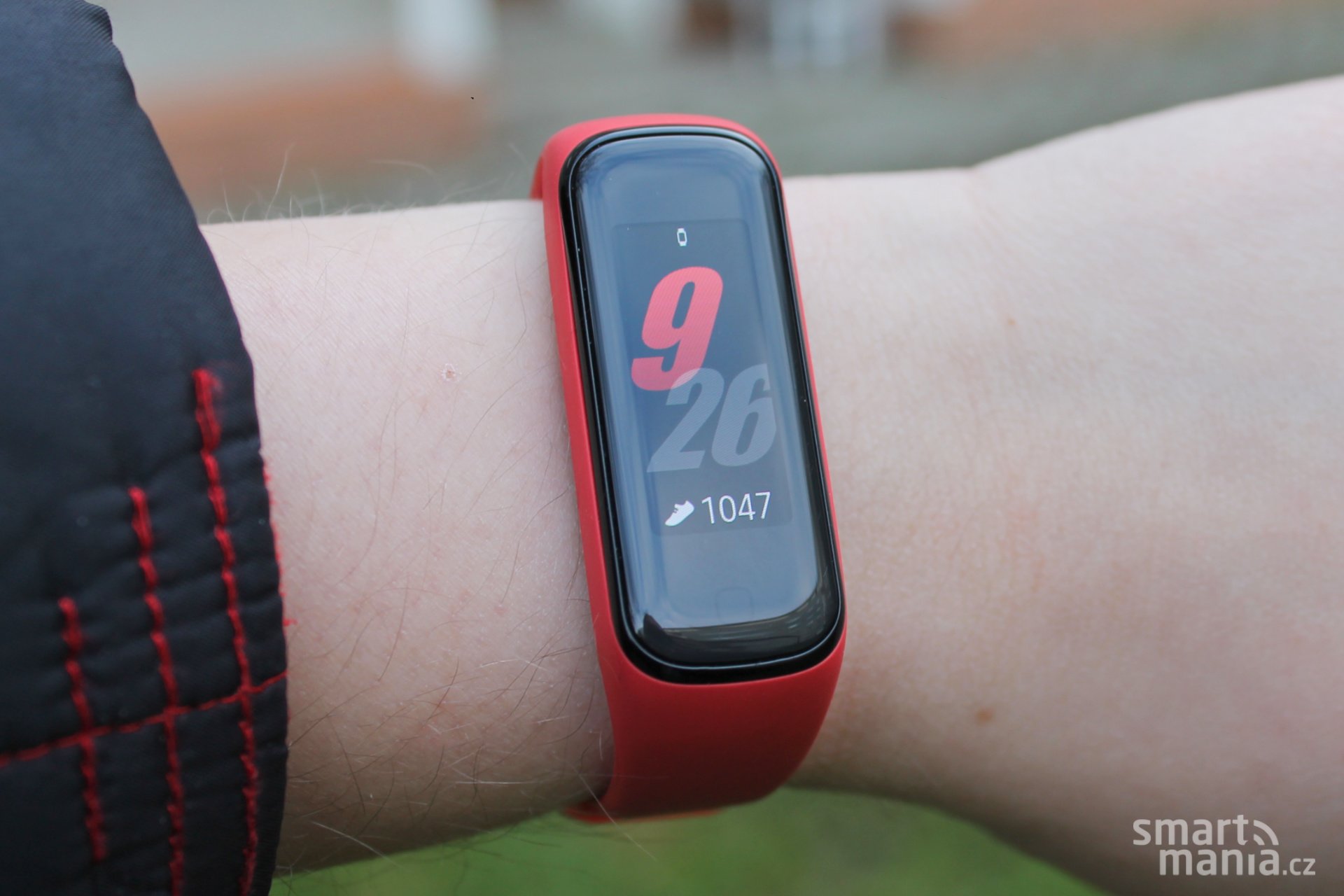 Recenze fitness náramku Samsung Galaxy Fit 2: odvážná cesta na vrchol