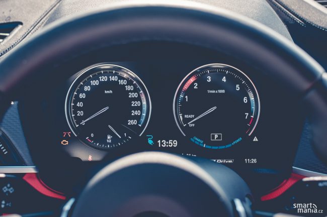 Rychloměr cejchovaný do 260 km/h je zbytečně optimistický. Maximálka nepřekročí 200 km/h. Rychloměr cejchovaný do 260 km/h je zbytečně optimistický. Maximálka nepřekročí 200 km/h.