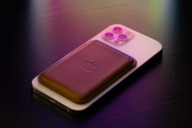 iphone magsafe unsplash iphone magsafe unsplash