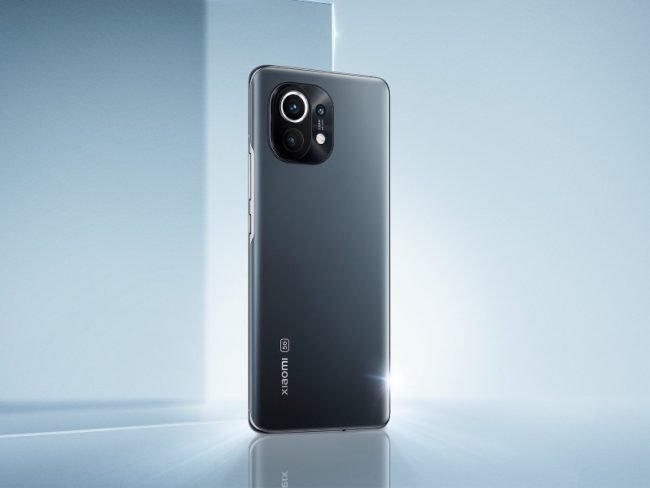 Xiaomi Mi 11 se začal prodávat v Česku. Nejrychlejší dostanou Mi Watch ...