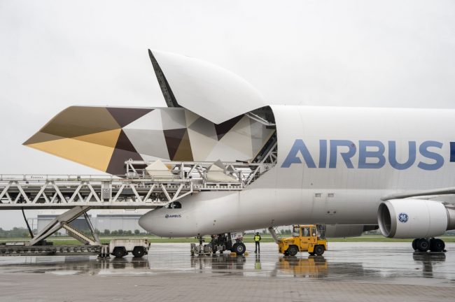 A380 Etihad Beluga transport 1