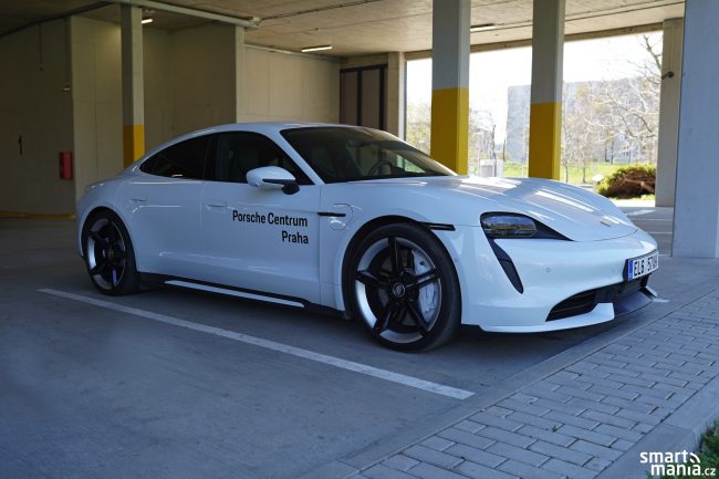Porsche Taycan Turbo 12