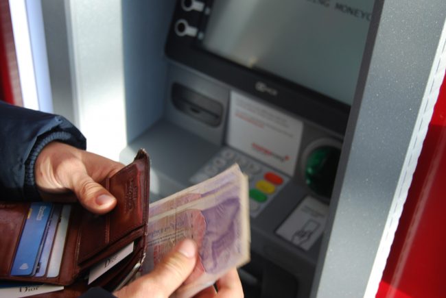 bankomat atm 1 unsplash bankomat atm 1 unsplash