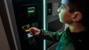 bankomat atm 3 unsplash