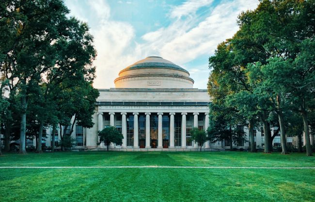 mit univerzita university unsplash