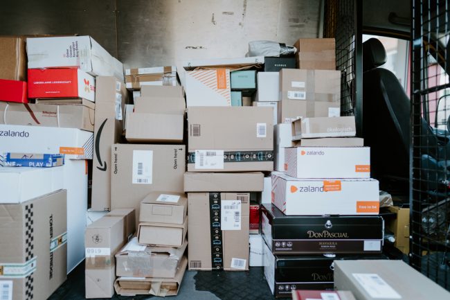 delivery courier package balik kuryr doruceni unsplash 2