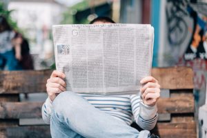 noviny cteni newspaper predplatne unsplash