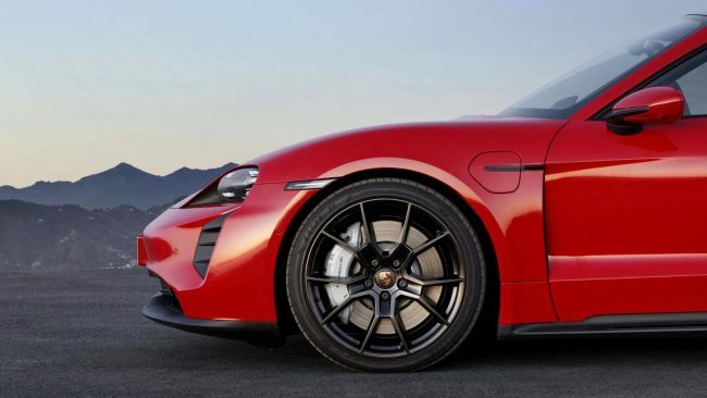 Porsche Taycan GTS 04