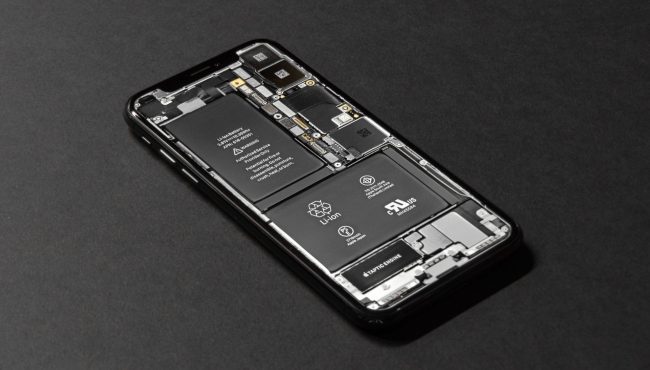 apple iphone battery baterie clanek unsplash apple iphone battery baterie clanek unsplash