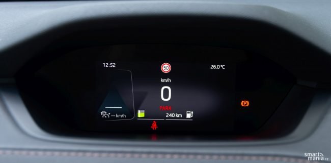 O něco více než polovina baterie a vůz hlásí dojezd ještě 240 km. To by šlo.