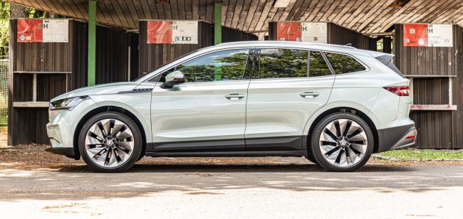 Odpor vzduchu je nepřítel elektromobilů. Hodnota součinitele odporu vzduchu pro ENYAQ je 0,257. KODIAQ má hodnotu 0,323.