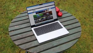 macbook pro M1 Pro 2021 recenze