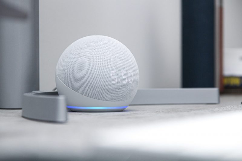 amazon alexa echo dot smart home chytra domacnost brandon romanchuk unsplash