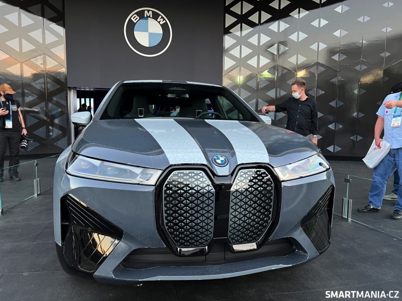 BMW iX Flow 1