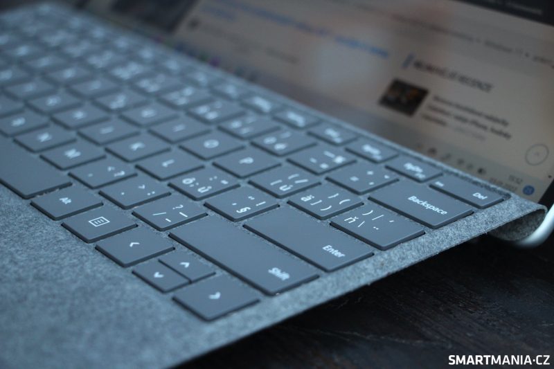 Microsoft Surface Pro 8 18