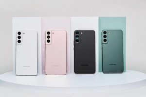 Chytrý telefon Samsung Galaxy S22 ve čtyřech barvách