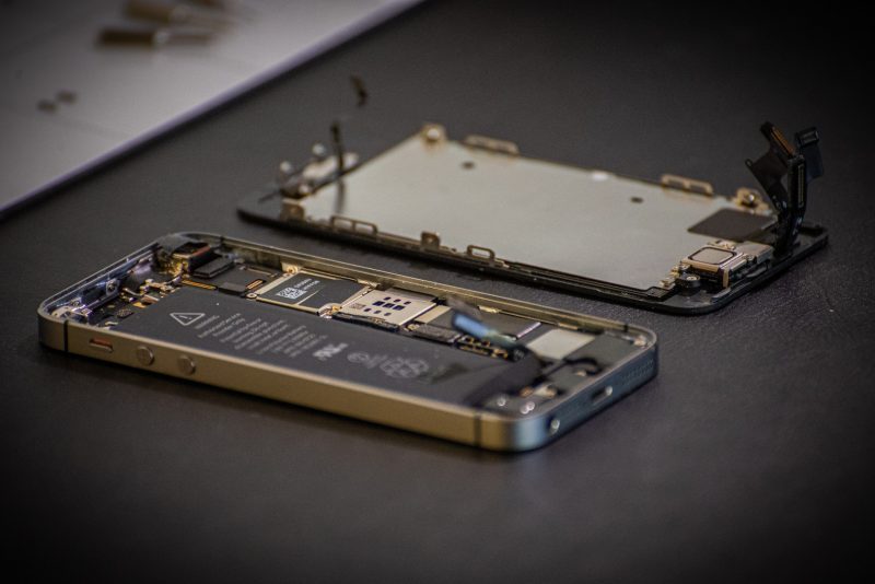 Oprava rozbitého iPhonu