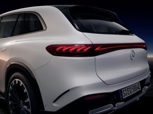 Mercedes benz eqs suv 10