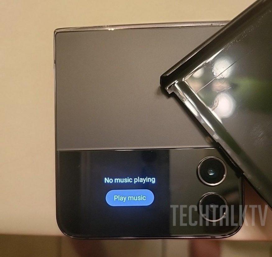 Galaxy Z Flip 4 4