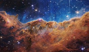 Pohled na vesmírnou oblohu skrze teleskop Jamese Webba
