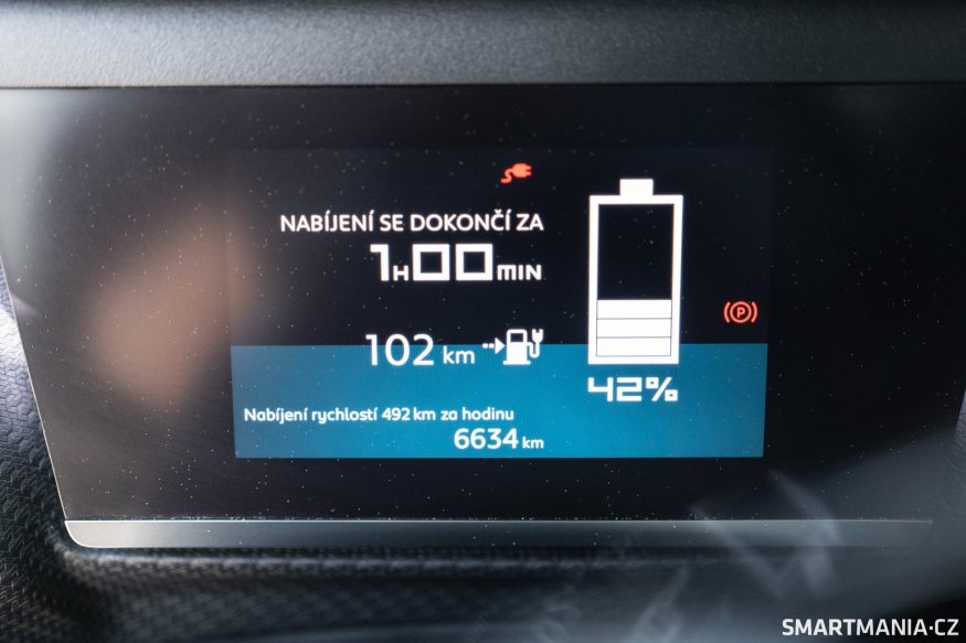 Na 100 kW nabíječce se dobije do 80 % za půl hodinky.
