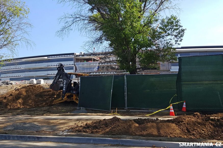 Apple Park 2016 01