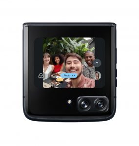 motorola razr 2022 CLI group selfie