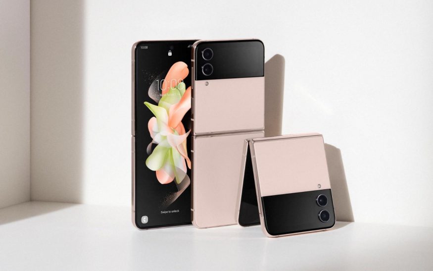 Samsung Galaxy Z Flip4 gold