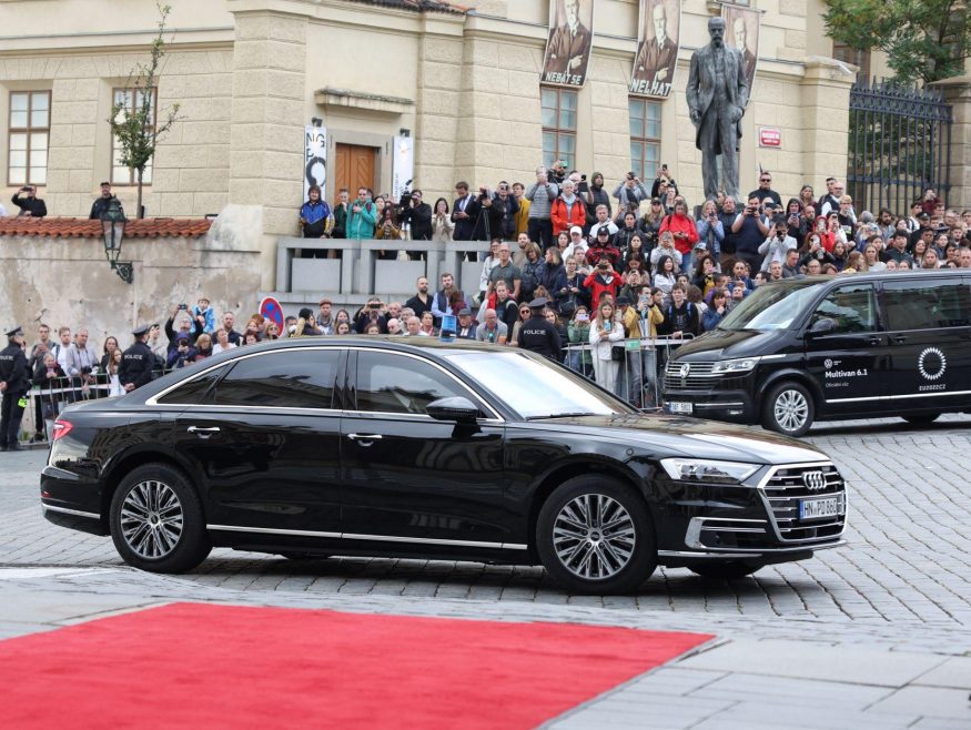 audi A8 03