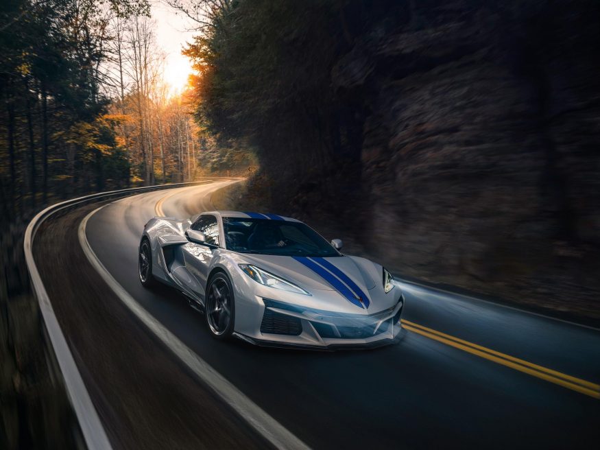 2024 chevrolet corvette e ray 3lz 012