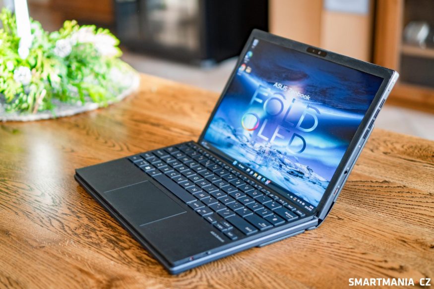 Asus Zenbook 17 Fold OLED 026
