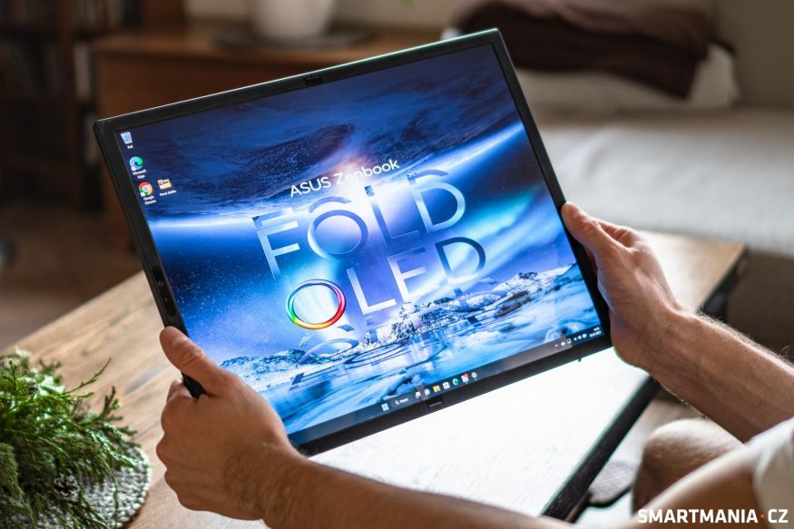 Asus Zenbook 17 Fold OLED 030
