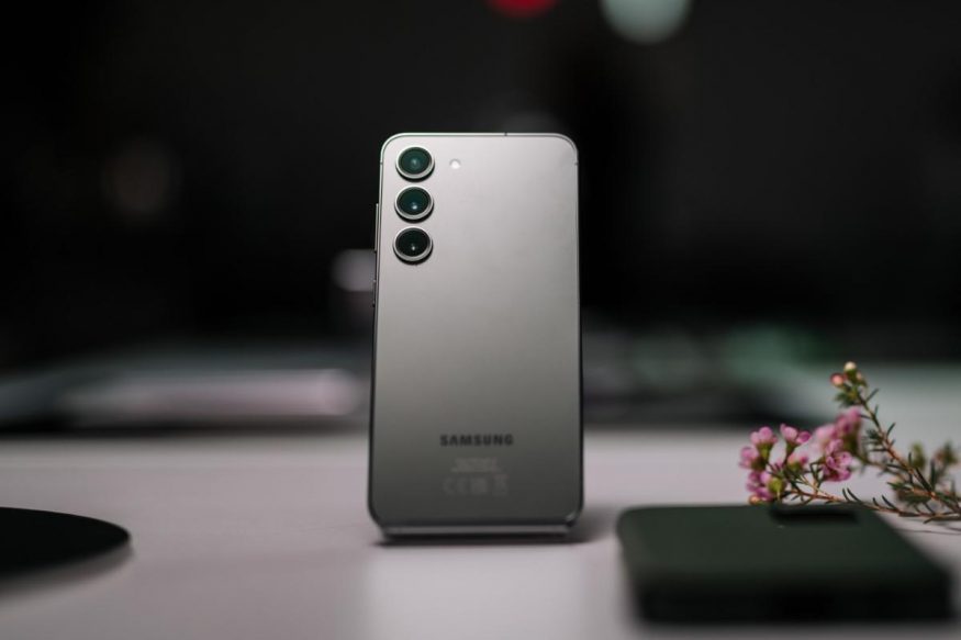 1200 800 Samsung Galaxy S23 black
