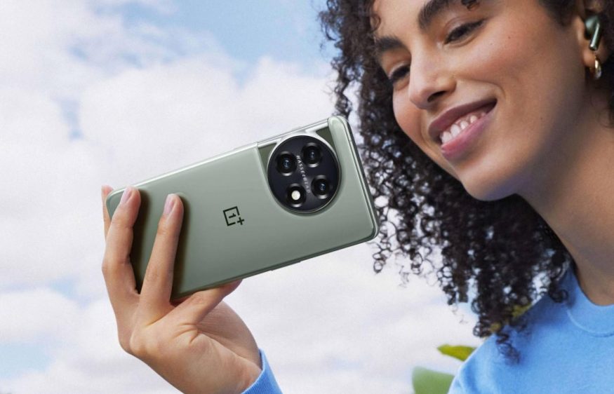 Smartphone OnePlus 11 v zelené barvě