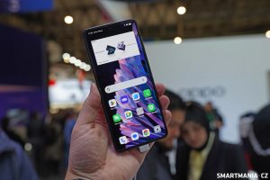 Oppo Find N2 Flip v rozevřeném stavu
